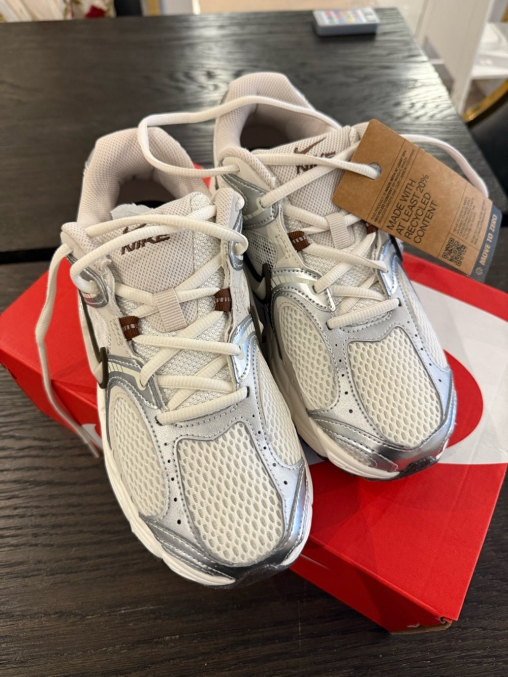 Nike Women’s v5 RNR sneakers - Picture 2 of 6